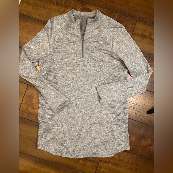 Men’s Lululemon quarter zip size medium lightweight, long sleeve top - Picture 1 of 3